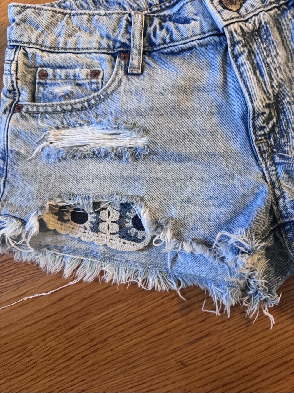 Bundle 4 $10 items for $30 Aeropostale Low Rise Denim Shorts Lace Insets 4 - Picture 3 of 6
